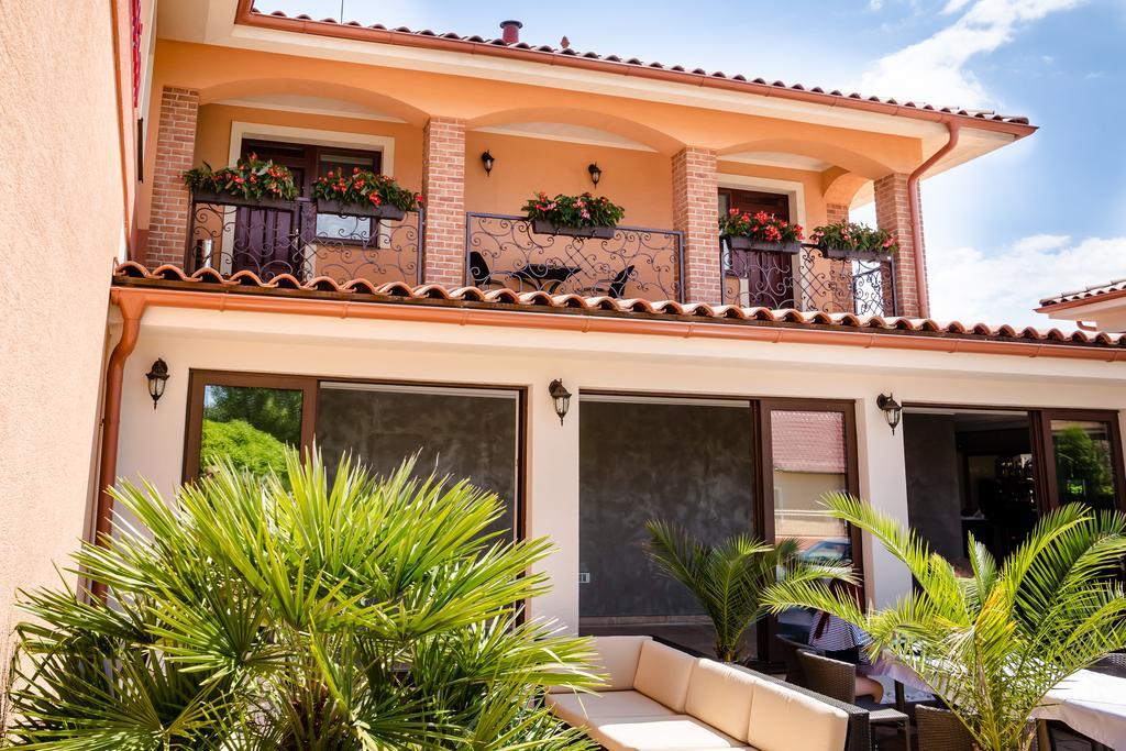 Corvin Pension And Restaurant Veľký Meder Exterior foto
